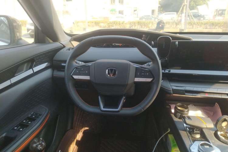 Used CHANGAN UNI-V iDD 2023 ZhiDian iDD 1.5T 113km Smart & Fun Version