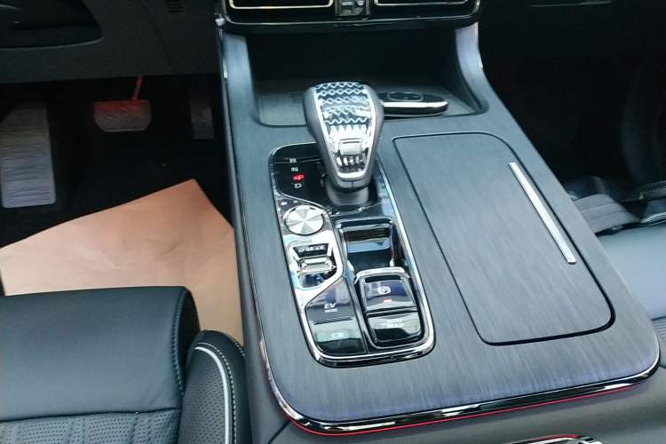 Used GAC Trumpchi GS8 2022 Dual-Engine Series 2.0TM Two-Wheel Drive Prestige Edition (7 Seats)
