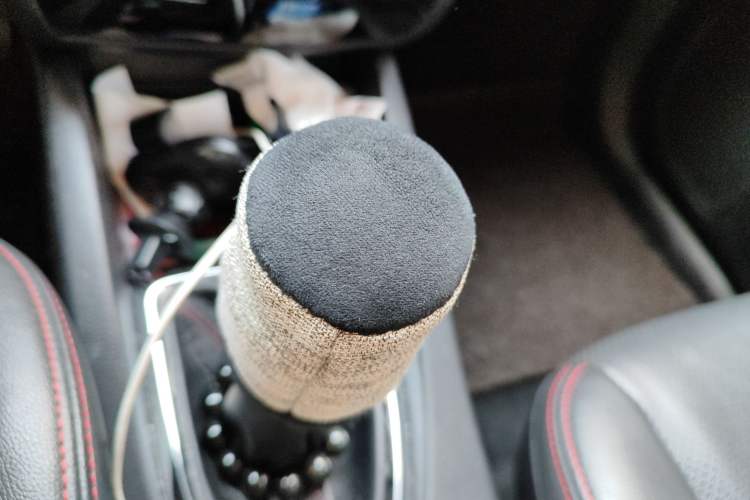 Used CHANGAN KAICHENG Oushang A600 2016 1.5L Manual Luxury 7-Seater Gear Lever