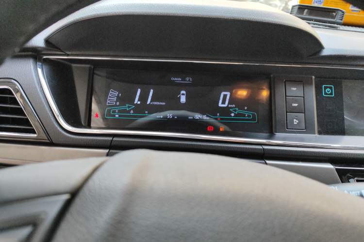 Used CHANGAN KAICHENG Oushang A600 2016 1.5L Manual Luxury 7-Seater Odometer Close Up