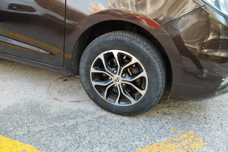 Used CHANGAN KAICHENG Oushang A600 2016 1.5L Manual Luxury 7-Seater Right Front Wheel Hub