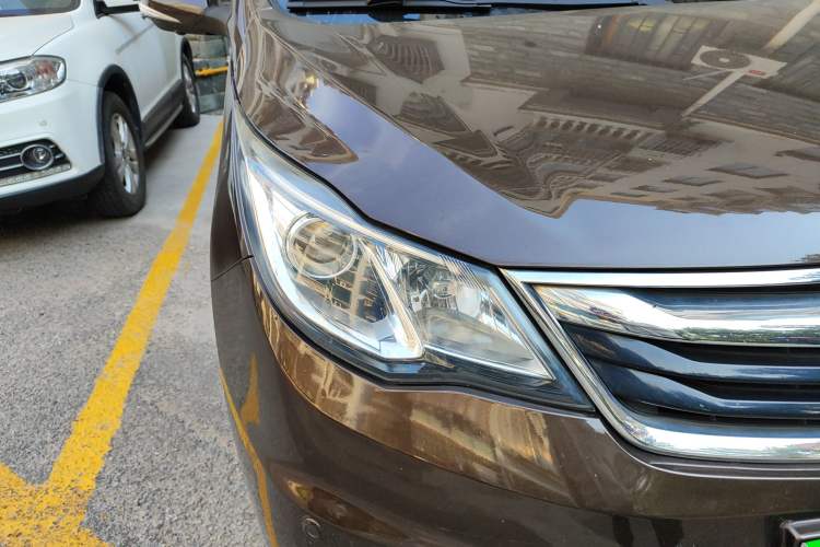 Used CHANGAN KAICHENG Oushang A600 2016 1.5L Manual Luxury 7-Seater Right Front Headlight