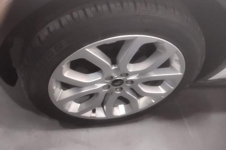 Used Land Rover Range Evoque 2013 2.0T 5-Door Ignite Edition Left Front Wheel Hub