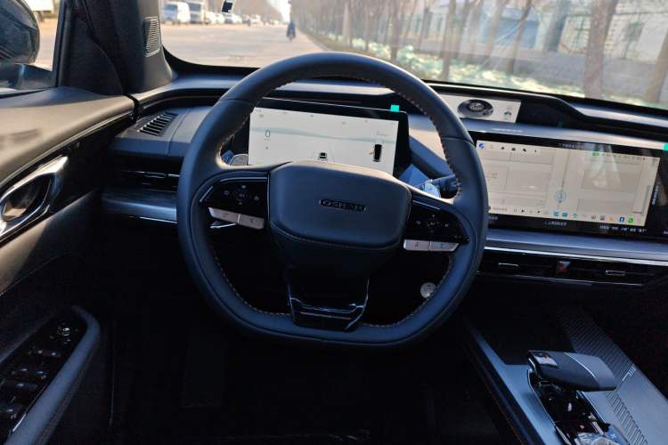 Used Oshan Z6 New Energy 2023 ZhiDian iDD 150KM Flagship PLUS Smart Parking Edition