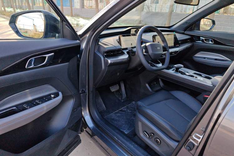 Used Oshan Z6 New Energy 2023 ZhiDian iDD 150KM Flagship PLUS Smart Parking Edition