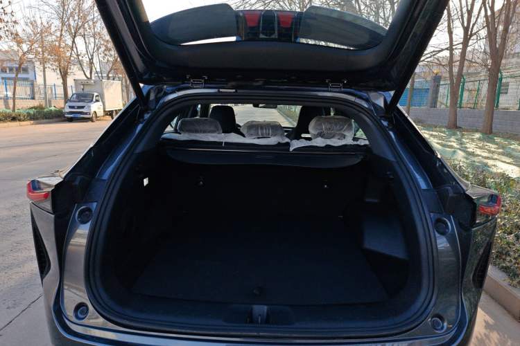 Used Oshan Z6 New Energy 2023 ZhiDian iDD 150KM Flagship PLUS Smart Parking Edition