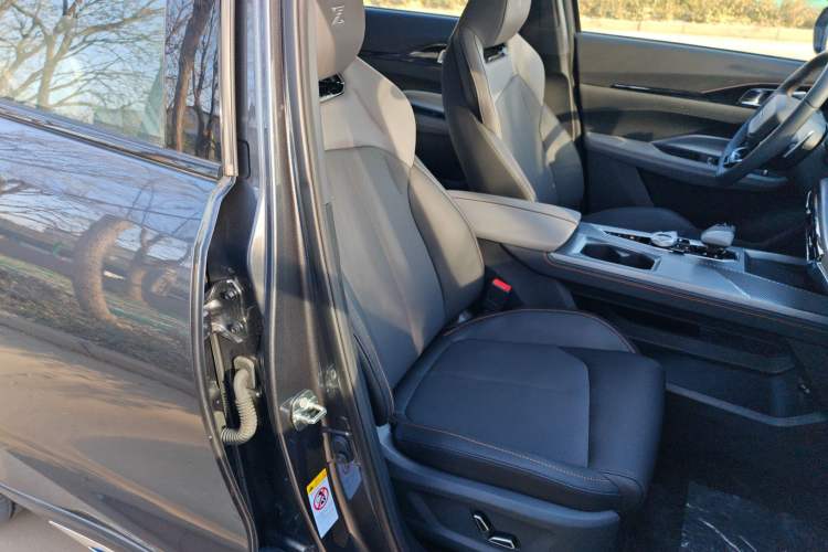 Used Oshan Z6 New Energy 2023 ZhiDian iDD 150KM Flagship PLUS Smart Parking Edition