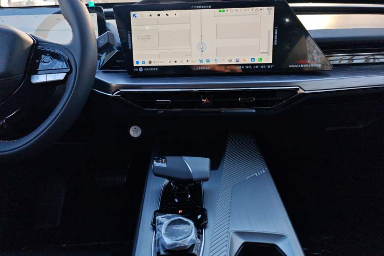 Used Oshan Z6 New Energy 2023 ZhiDian iDD 150KM Flagship PLUS Smart Parking Edition