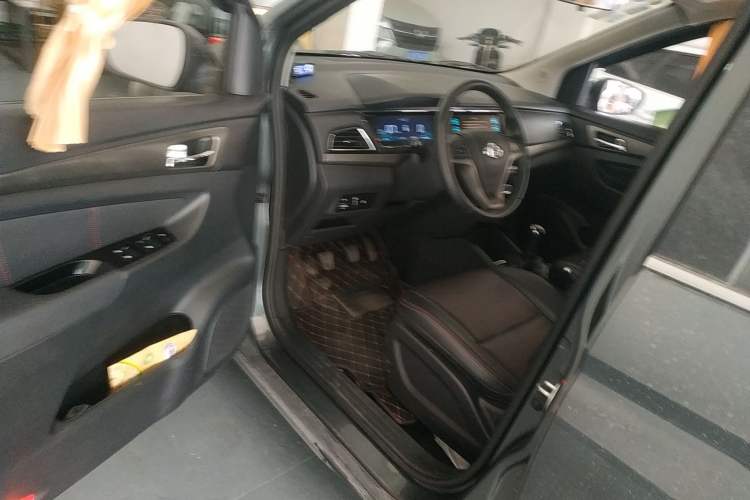 Used CHANGAN KAICHENG Oushang A600 2016 1.5L Manual Luxury 7-Seater
