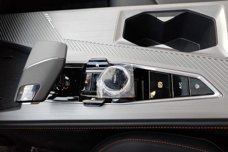 Used Oshan Z6 New Energy 2023 ZhiDian iDD 150KM Flagship PLUS Smart Parking Edition