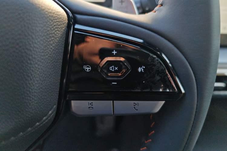 Used Oshan Z6 New Energy 2023 ZhiDian iDD 150KM Flagship PLUS Smart Parking Edition