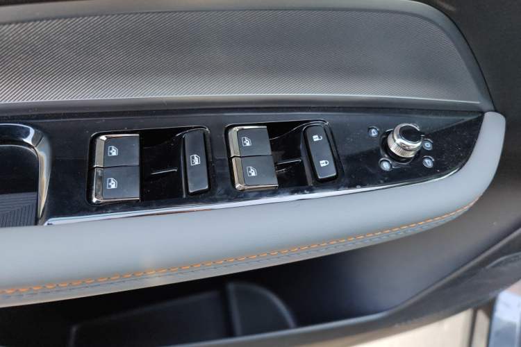 Used Oshan Z6 New Energy 2023 ZhiDian iDD 150KM Flagship PLUS Smart Parking Edition