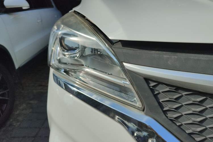 Used HYOSOW H3 2015 1.5L manual Comfort trim level
