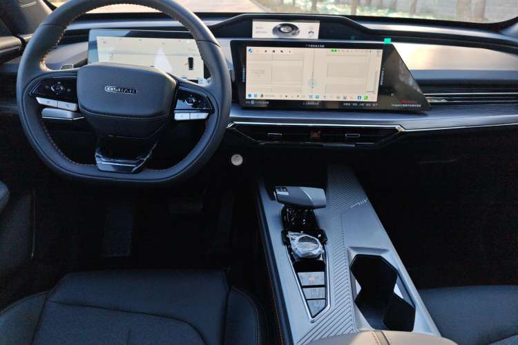 Used Oshan Z6 New Energy 2023 ZhiDian iDD 150KM Flagship PLUS Smart Parking Edition