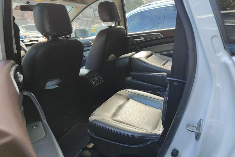 Used HYOSOW H3 2015 1.5L manual Comfort trim level
