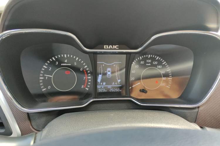 Used HYOSOW H3 2015 1.5L manual Comfort trim level
