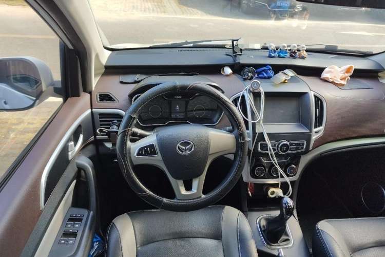 Used HYOSOW H3 2015 1.5L manual Comfort trim level
