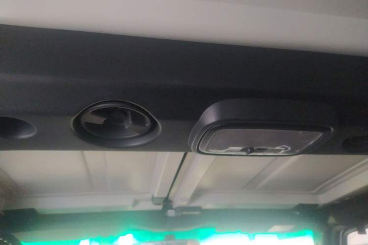 Used BAIC Off-Road BJ40 2016 40L 2.0T Manual Two-Wheel Drive Luxury Edition
