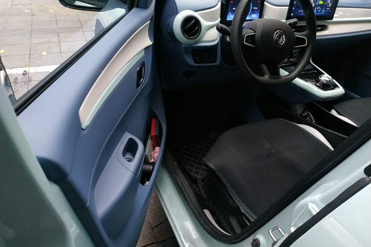 Used Dongfeng NAMMI BOX 2022 Chasing Wind Edition 331KM Advanced Model Driver Seat