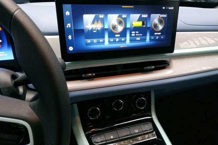 Used Dongfeng NAMMI BOX 2022 Chasing Wind Edition 331KM Advanced Model Audio And AC Panel