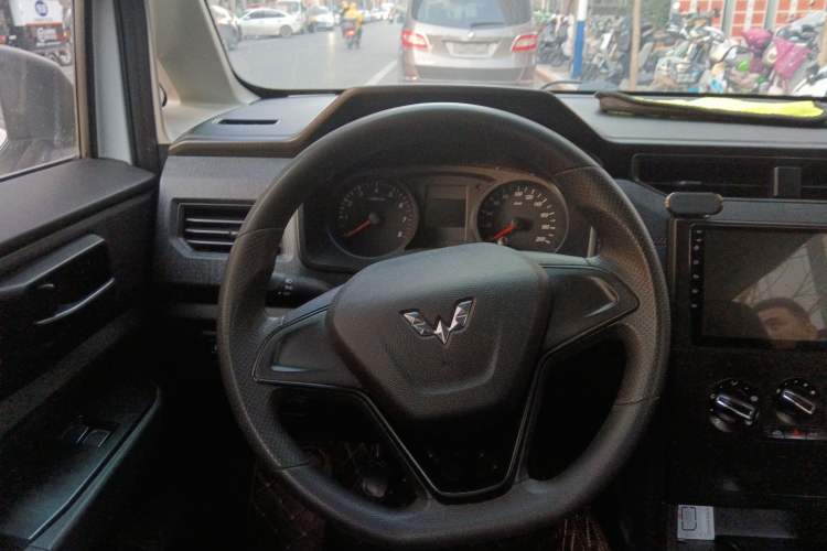 Used Wuling Hongguang PLUS 2019 1.5T Manual Comfort Version 7 Seats

