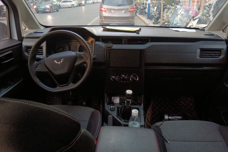 Used Wuling Hongguang PLUS 2019 1.5T Manual Comfort Version 7 Seats
