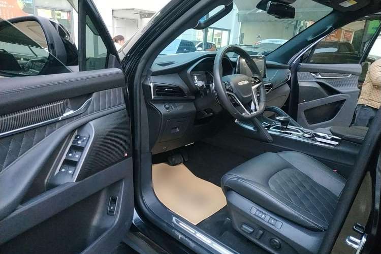 Used SAIC MAXUS D90 Pro 2020 2.0T Diesel 4x4 Alashan Edition 7-Seater
