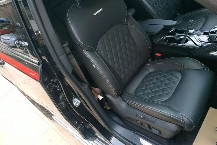 Used SAIC MAXUS D90 Pro 2020 2.0T Diesel 4x4 Alashan Edition 7-Seater
