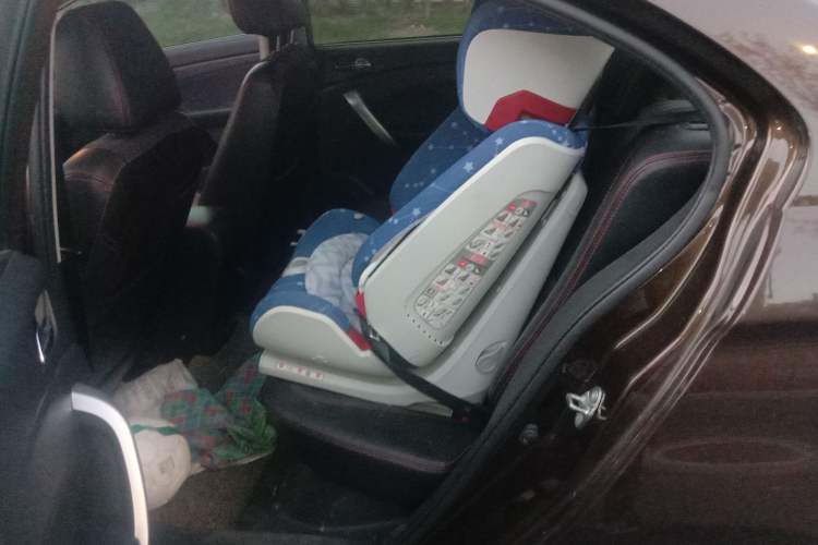 Used Cowin C3 2015 1.5L Manual Gold Diamond Edition
