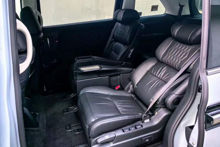 Used Honda Elysion 2024 2.0L eHEV Luxury Edition