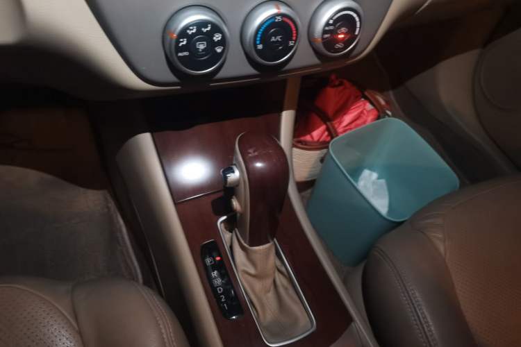 Used Nissan Sylphy 2008 1.6XE Comfort Edition Gear Lever