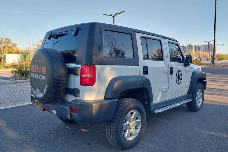 Used BAIC Off-Road BJ40 2016 40L 2.0T Manual Two-Wheel Drive Luxury Edition
