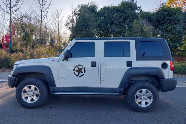 Used BAIC Off-Road BJ40 2016 40L 2.0T Manual Two-Wheel Drive Luxury Edition
