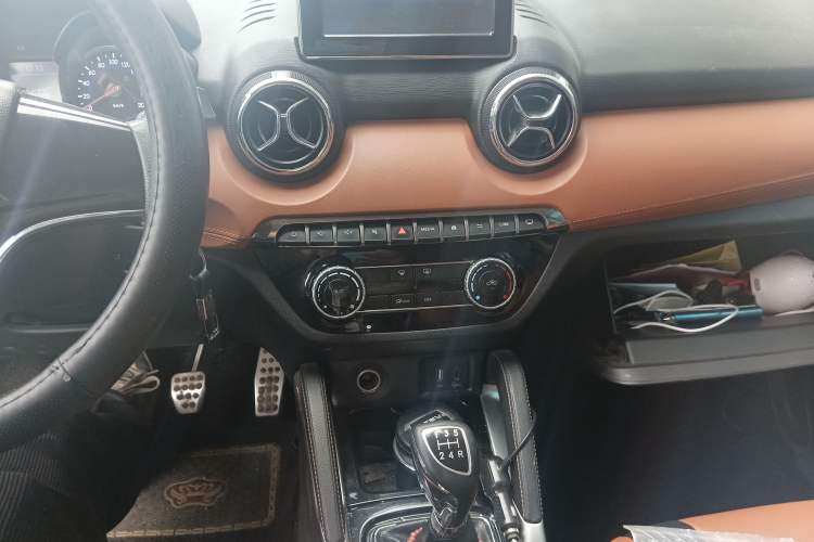 Used BAIC Senova X35 2016 1.5L Manual Luxury Edition Audio And AC Panel