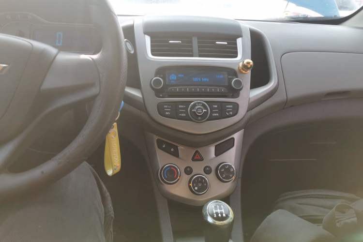 Used Chevrolet Aveo Sonic 2014 Sedan 1.4SL MT Comfort Edition
