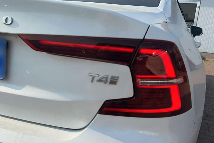 Used Volvo S60 2020 T4 Zhiyi Luxury Edition
