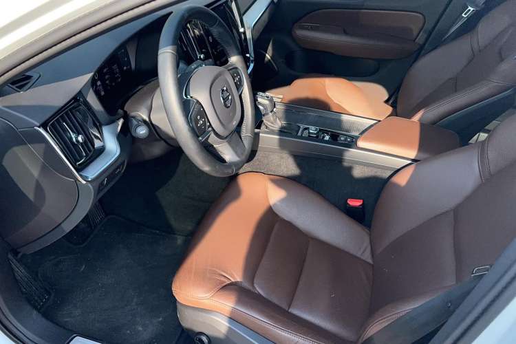 Used Volvo S60 2020 T4 Zhiyi Luxury Edition
