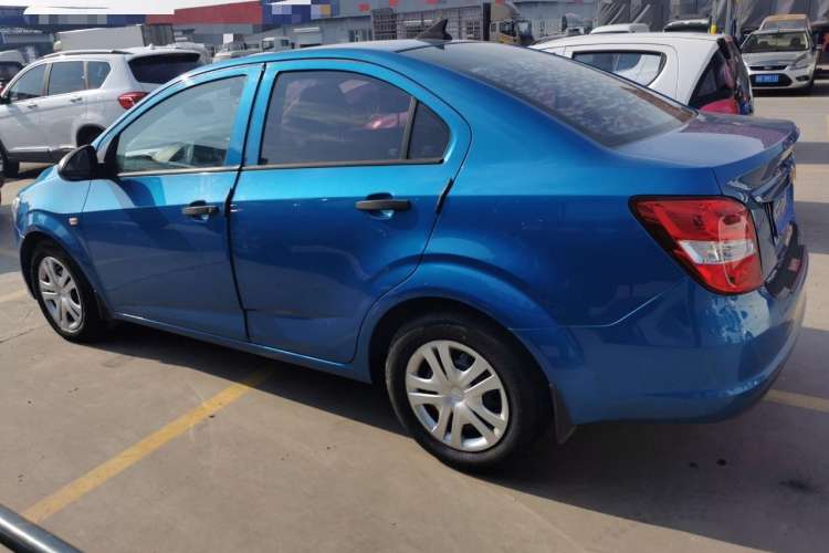 Used Chevrolet Aveo Sonic 2014 Sedan 1.4SL MT Comfort Edition
