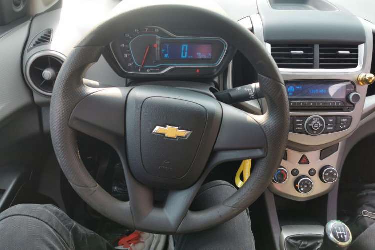 Used Chevrolet Aveo Sonic 2014 Sedan 1.4SL MT Comfort Edition
