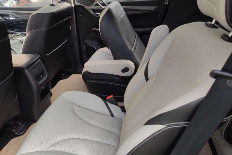 Used Baojun 730 2017 1.5T DCT Flagship Model 7 Seats China V Emission Standard
