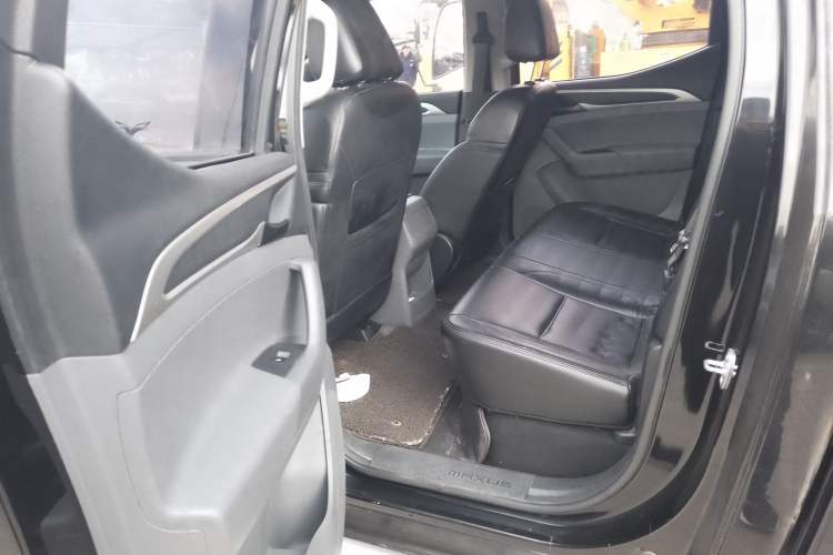 Used SAIC MAXUS T60 2020 2.0T Diesel Manual Two-Wheel Drive High-Ride Pioneer Edition Long Wheelbase China VI Standard
