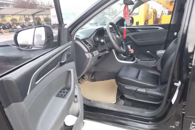 Used SAIC MAXUS T60 2020 2.0T Diesel Manual Two-Wheel Drive High-Ride Pioneer Edition Long Wheelbase China VI Standard
