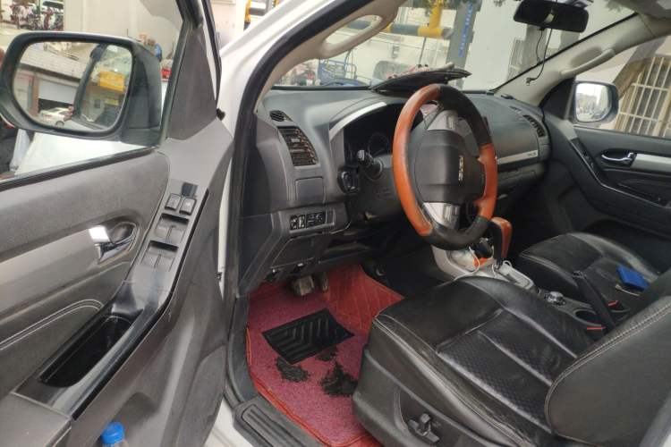 Used Isuzu mu-X 2017 3.0T Four-Wheel Drive Automatic Luxury 7-Seater China IV Standard
