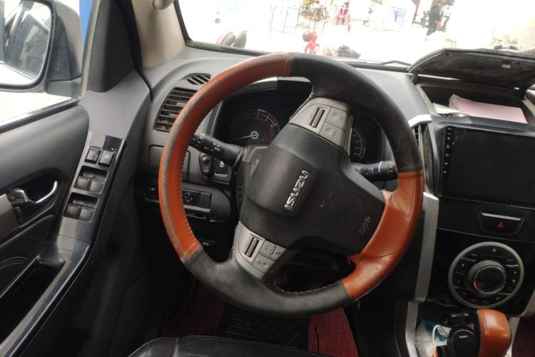 Used Isuzu mu-X 2017 3.0T Four-Wheel Drive Automatic Luxury 7-Seater China IV Standard
