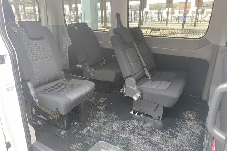 Used SAIC MAXUS Xintu V90 2022 2.0T Manual Zhiyun King Rear-Drive Long Wheelbase High-Roof with Single Rear Tire—6/7 Seats
