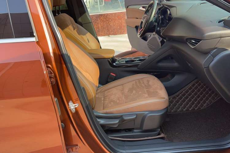 Used Buick Envision 2020 Encore S 652T Two-Wheel Drive Luxury Model
