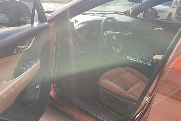 Used Buick Envision 2020 Encore S 652T Two-Wheel Drive Luxury Model
