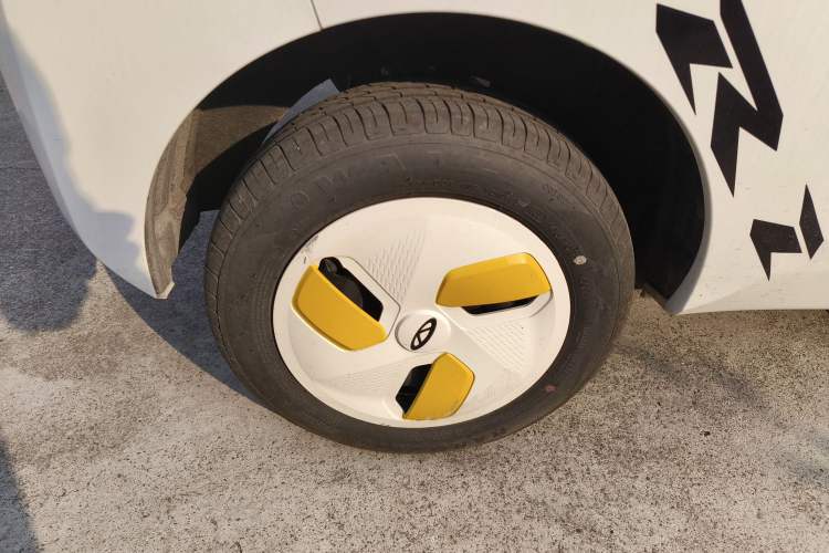 Used Chery New Energy QQ Ice Cream 2022 120km Conical Shape Lithium Iron Phosphate