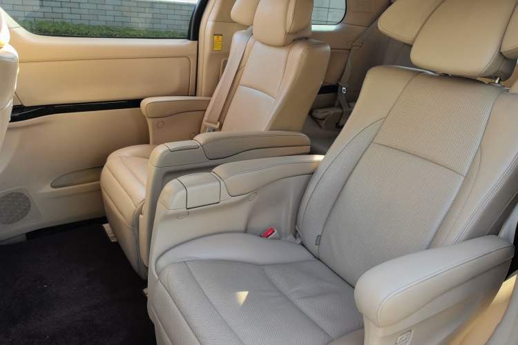 Used Toyota Alphard 2012 3.5L Luxury Edition
