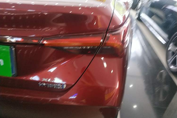 Used Toyota Avalon 2019 Dual-Engine 2.5L XLE Prestige Version China VI Standard
